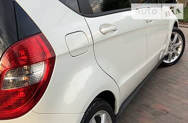 Хетчбек Mercedes-Benz A-Class 2012 в 