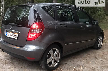 Хэтчбек Mercedes-Benz A-Class 2011 в 