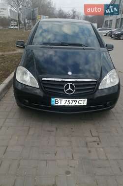 Хэтчбек Mercedes-Benz A-Class 2011 в 