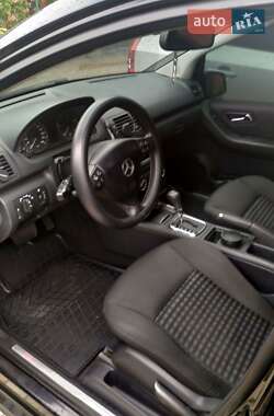Хэтчбек Mercedes-Benz A-Class 2011 в 