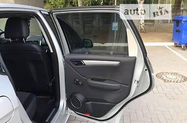 Хэтчбек Mercedes-Benz A-Class 2011 в 