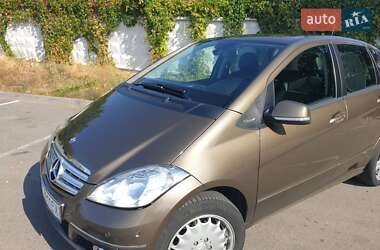 Хэтчбек Mercedes-Benz A-Class 2011 в 