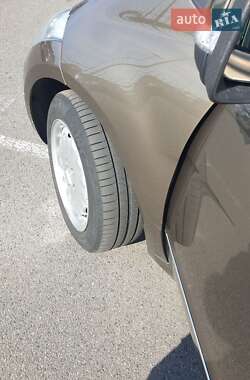 Хэтчбек Mercedes-Benz A-Class 2011 в 