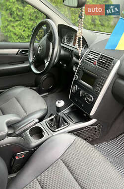 Хэтчбек Mercedes-Benz A-Class 2011 в 