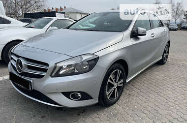 Хетчбек Mercedes-Benz A-Class 2015 в 
