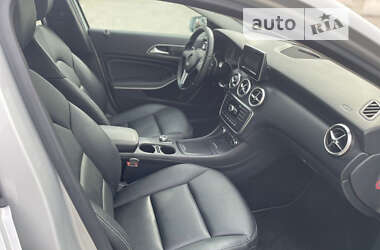 Хетчбек Mercedes-Benz A-Class 2015 в 