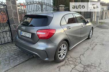 Хэтчбек Mercedes-Benz A-Class 2012 в 