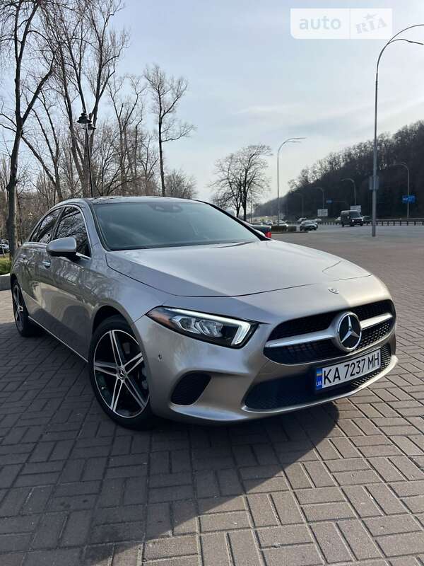 Седан Mercedes-Benz A-Class 2019 в Києві