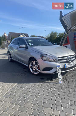 Хэтчбек Mercedes-Benz A-Class 2012 в 