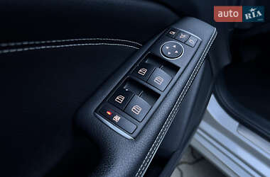 Хетчбек Mercedes-Benz A-Class 2015 в 