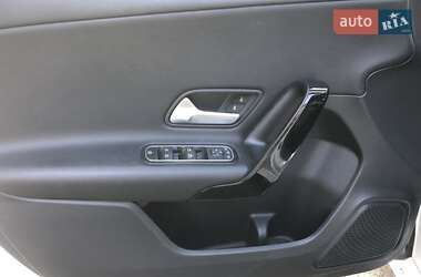 Хэтчбек Mercedes-Benz A-Class 2018 в 