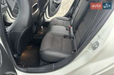 Хэтчбек Mercedes-Benz A-Class 2017 в 
