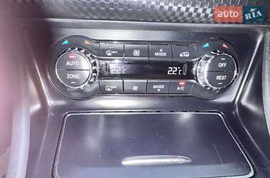 Хэтчбек Mercedes-Benz A-Class 2017 в 