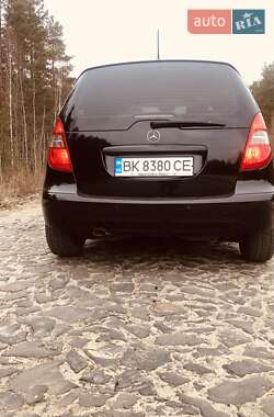 Хэтчбек Mercedes-Benz A-Class 2012 в 