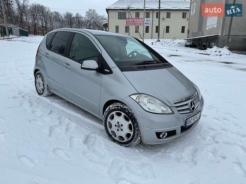 Хэтчбек Mercedes-Benz A-Class 2010 в 