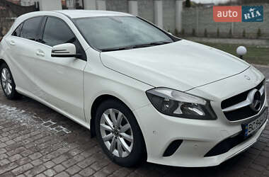 Хетчбек Mercedes-Benz A-Class 2016 в 
