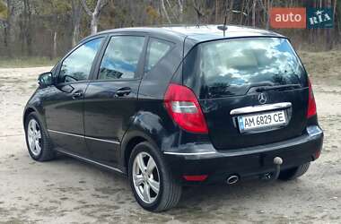 Хэтчбек Mercedes-Benz A-Class 2010 в 