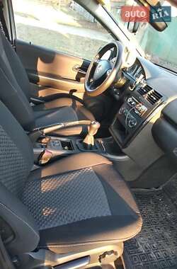Хетчбек Mercedes-Benz A-Class 2009 в 