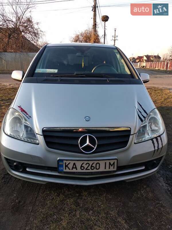 Хетчбек Mercedes-Benz A-Class 2009 в 