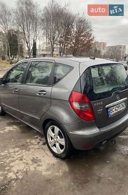 Хэтчбек Mercedes-Benz A-Class 2009 в 