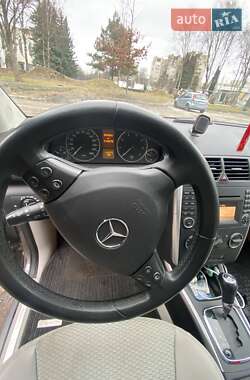 Хэтчбек Mercedes-Benz A-Class 2009 в 