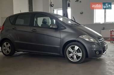 Хэтчбек Mercedes-Benz A-Class 2010 в 
