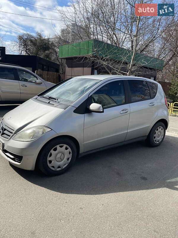 Хетчбек Mercedes-Benz A-Class 2010 в 