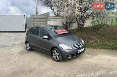 Хэтчбек Mercedes-Benz A-Class 2010 в 