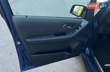 Хэтчбек Mercedes-Benz A-Class 2012 в 