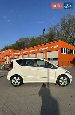 Хэтчбек Mercedes-Benz A-Class 2011 в 