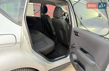 Хэтчбек Mercedes-Benz A-Class 2011 в 