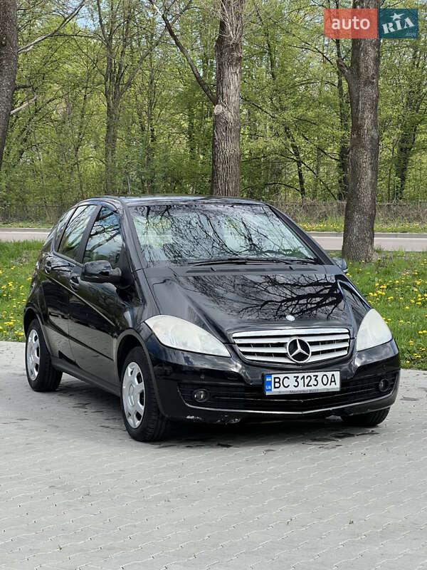 Хетчбек Mercedes-Benz A-Class 2011 в 