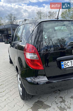 Хетчбек Mercedes-Benz A-Class 2011 в 