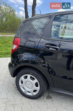 Хетчбек Mercedes-Benz A-Class 2011 в 