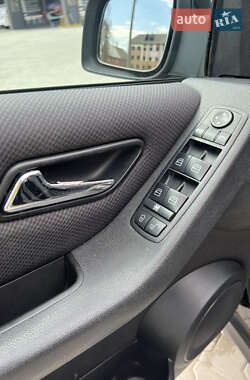 Хетчбек Mercedes-Benz A-Class 2011 в 