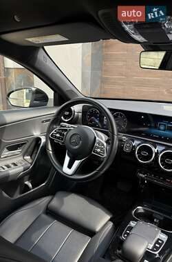 Хэтчбек Mercedes-Benz A-Class 2018 в 