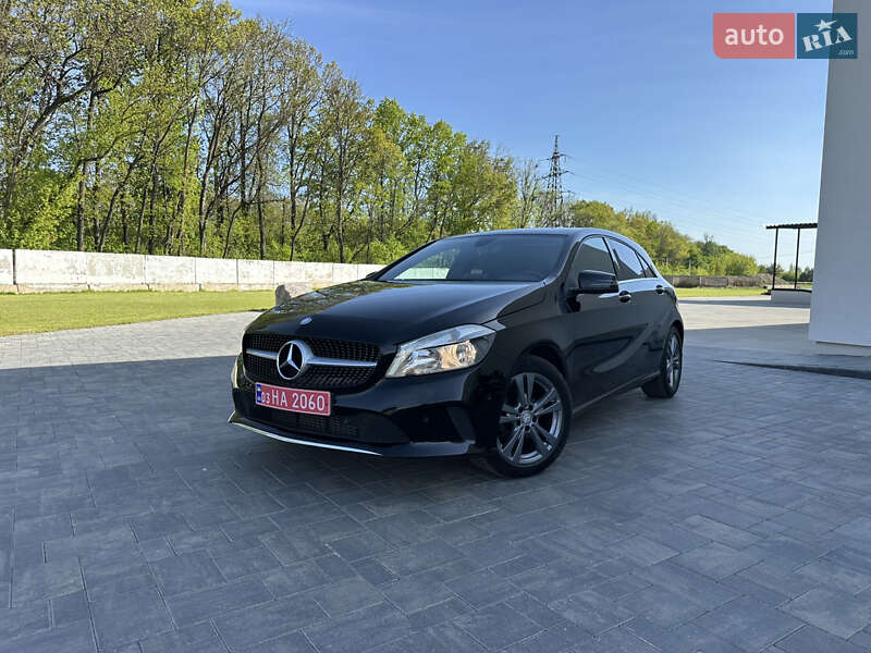 Хэтчбек Mercedes-Benz A-Class 2016 в 