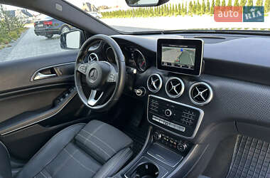 Хэтчбек Mercedes-Benz A-Class 2016 в 