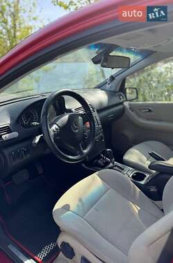 Хэтчбек Mercedes-Benz A-Class 2011 в 