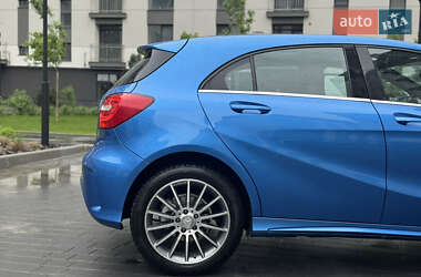 Хэтчбек Mercedes-Benz A-Class 2015 в 