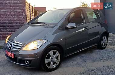 Хэтчбек Mercedes-Benz A-Class 2011 в 