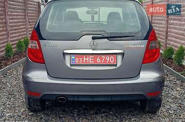 Хэтчбек Mercedes-Benz A-Class 2011 в 