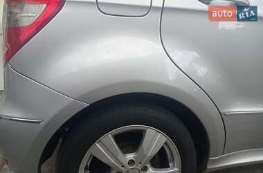 Хэтчбек Mercedes-Benz A-Class 2011 в 