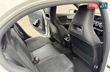 Хетчбек Mercedes-Benz A-Class 2018 в 