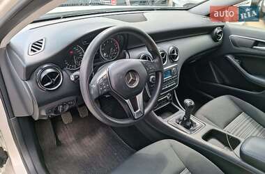 Хетчбек Mercedes-Benz A-Class 2013 в 