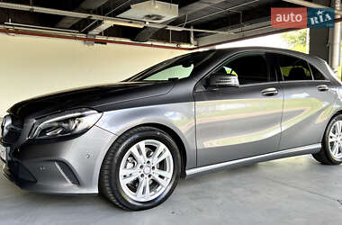Хетчбек Mercedes-Benz A-Class 2017 в 