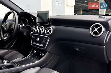 Хетчбек Mercedes-Benz A-Class 2017 в 