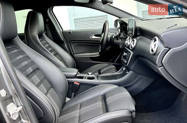Хетчбек Mercedes-Benz A-Class 2017 в 