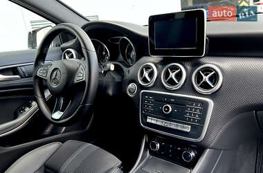 Хетчбек Mercedes-Benz A-Class 2017 в 