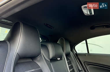 Хетчбек Mercedes-Benz A-Class 2017 в 